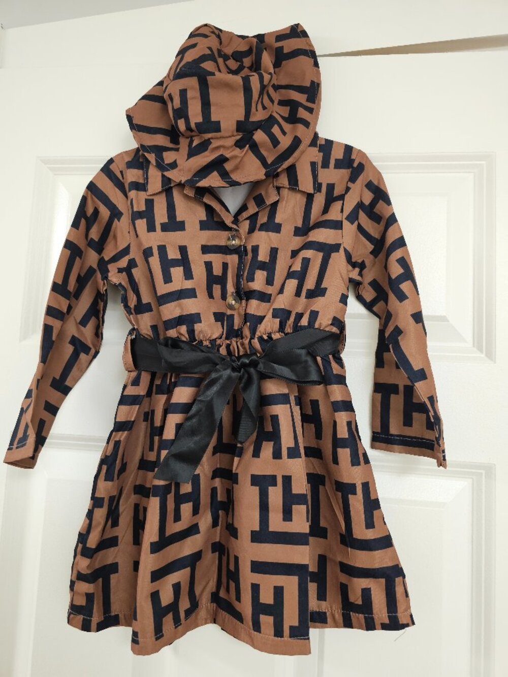 Long sleeve children's dress with matching hat and black ribbon belt, Size 18-24